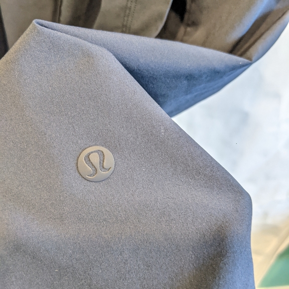 Lululemon Wanderer Culottes in true navy size 10 like new - Picture 11 of 14